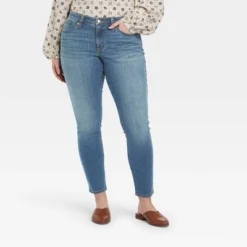 Women's Mid-Rise Curvy Fit Skinny Jeans - Universal Thread™ Medium Wash -Universal Thread GUEST 93fd1284 da8d 4aa0 b56b 513217c68cc9