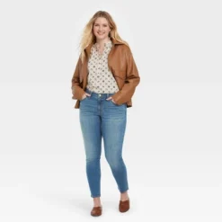 Women's Mid-Rise Curvy Fit Skinny Jeans - Universal Thread™ Medium Wash -Universal Thread GUEST 95dc385e 2a1d 450d 936b 22ab90ff6a62