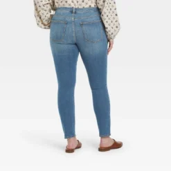 Women's Mid-Rise Curvy Fit Skinny Jeans - Universal Thread™ Medium Wash -Universal Thread GUEST b953b6c0 8007 44d7 9cd2 aad6c2757f5b