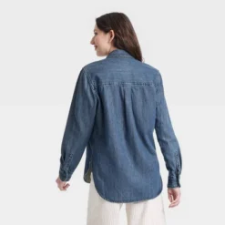 Women's Relaxed Fit Denim Button-Down Shirt - Universal Thread™